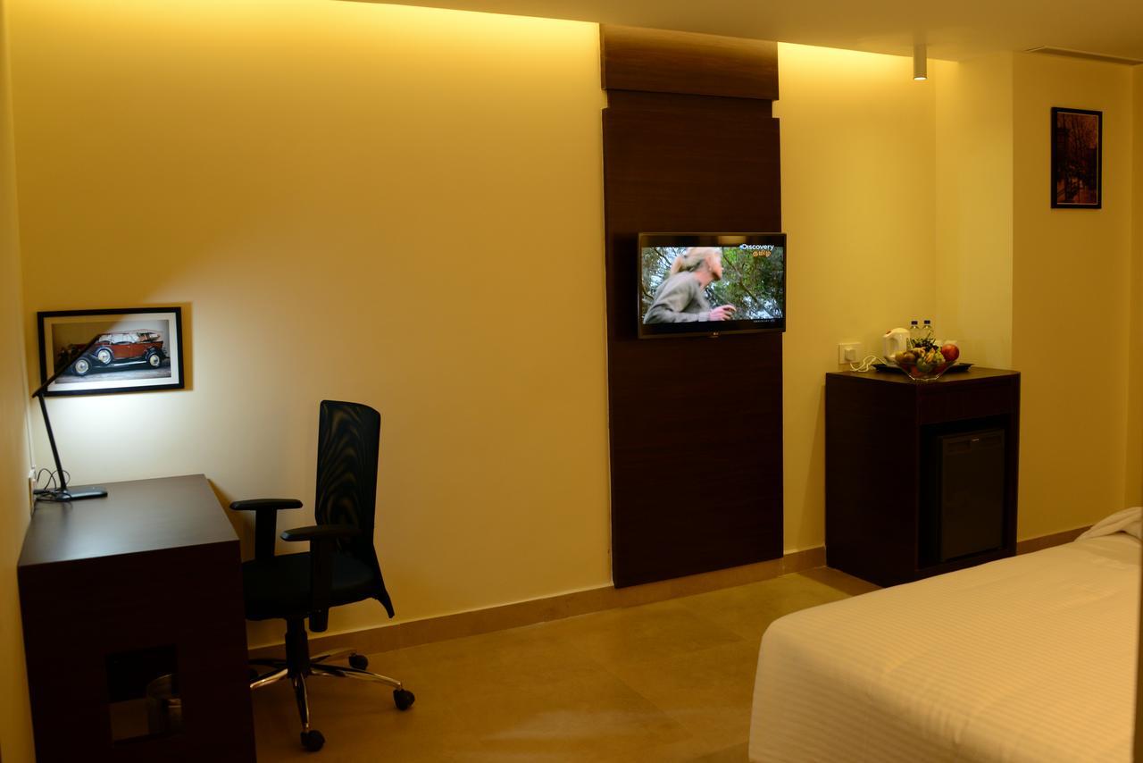 Blu Iris Hotel Chennai Exterior foto