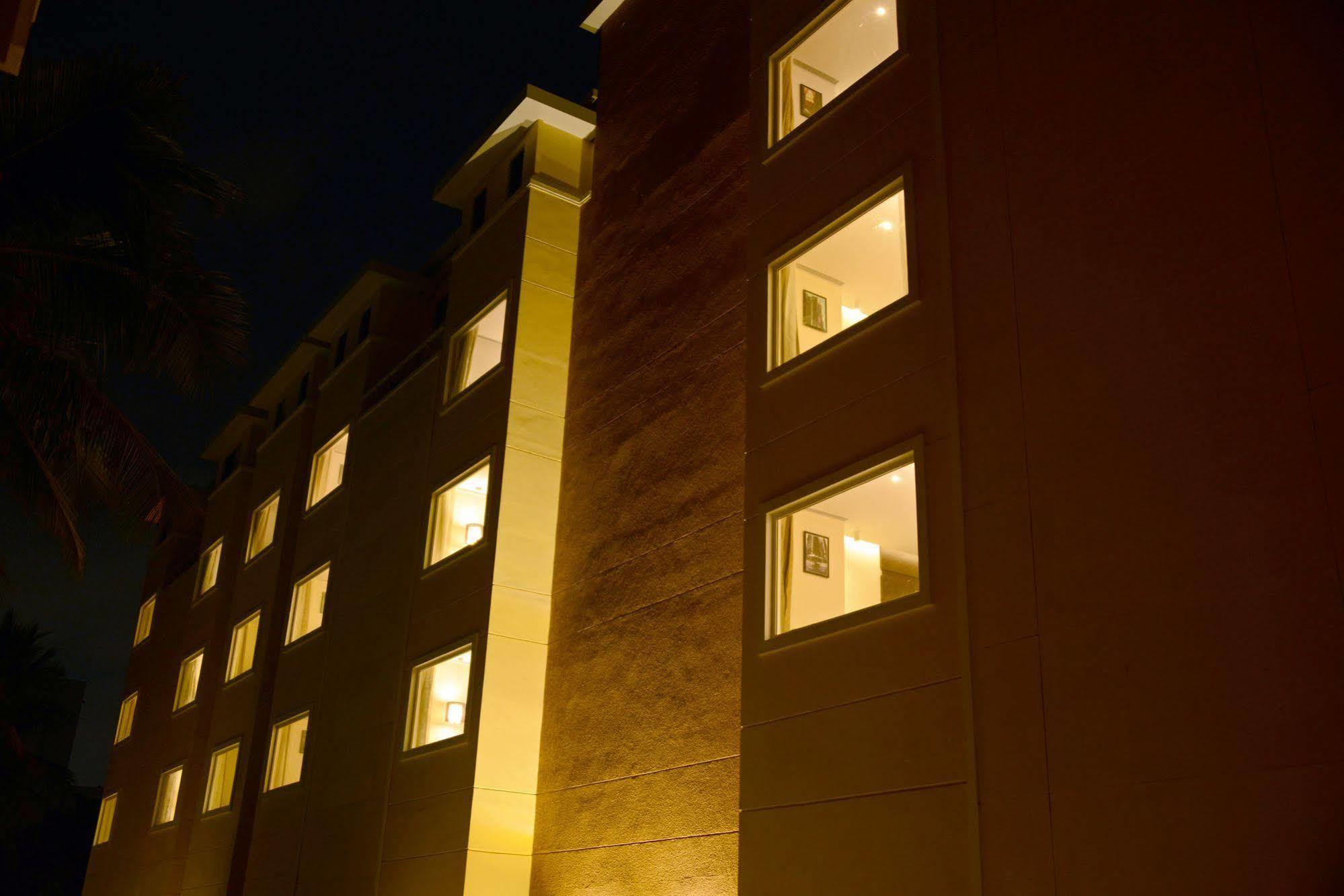 Blu Iris Hotel Chennai Exterior foto
