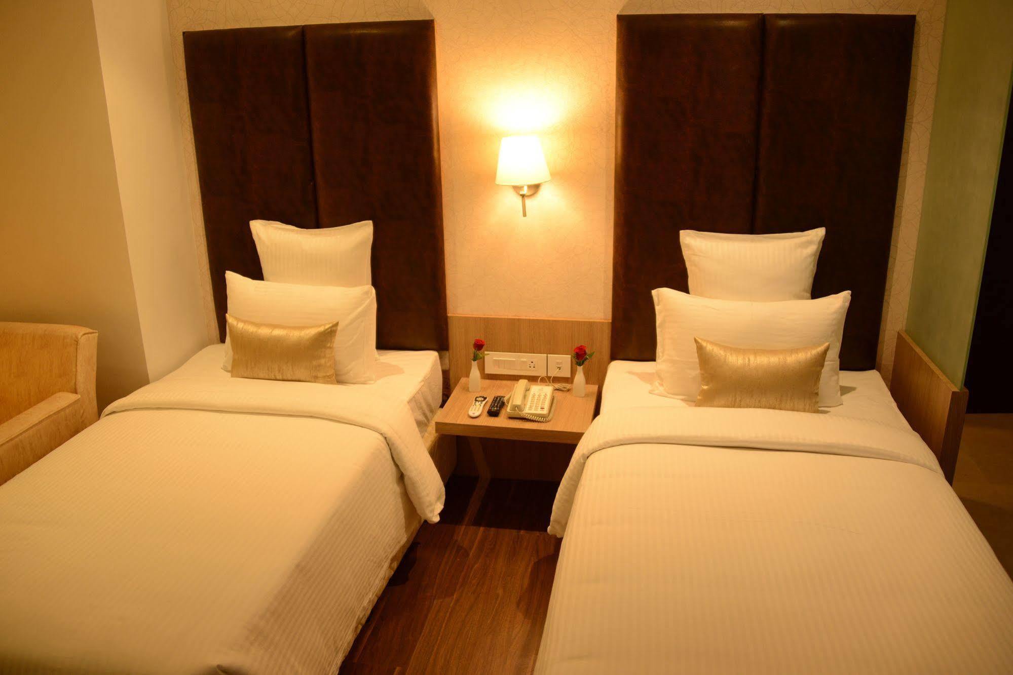 Blu Iris Hotel Chennai Exterior foto